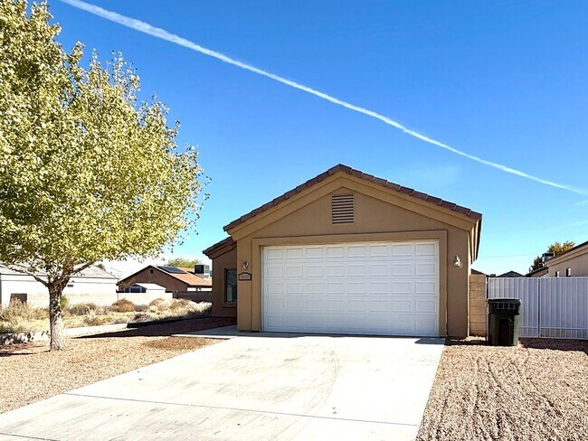 Foto del edificio - Great 3 Bedroom, 2 Bathroom Home Centrally Located- Available Now!