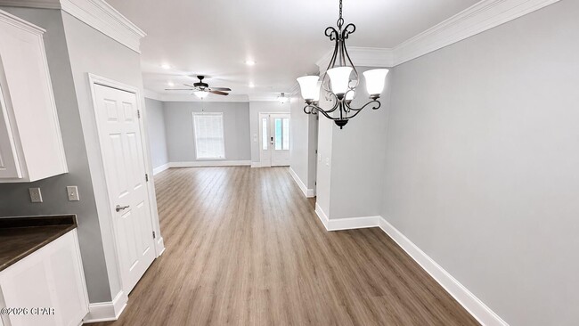 Building Photo - 9010 Polly Ave