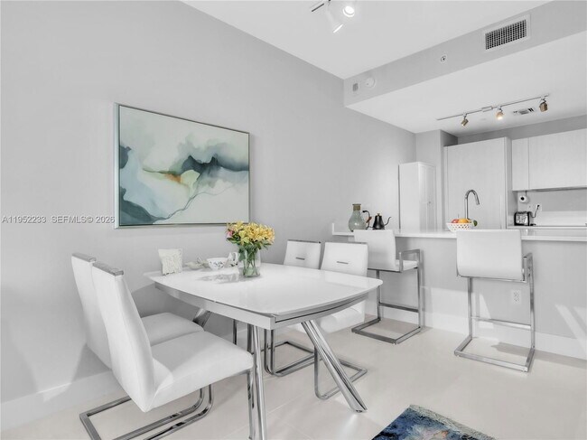 Foto del edificio - 501 NE 31st St