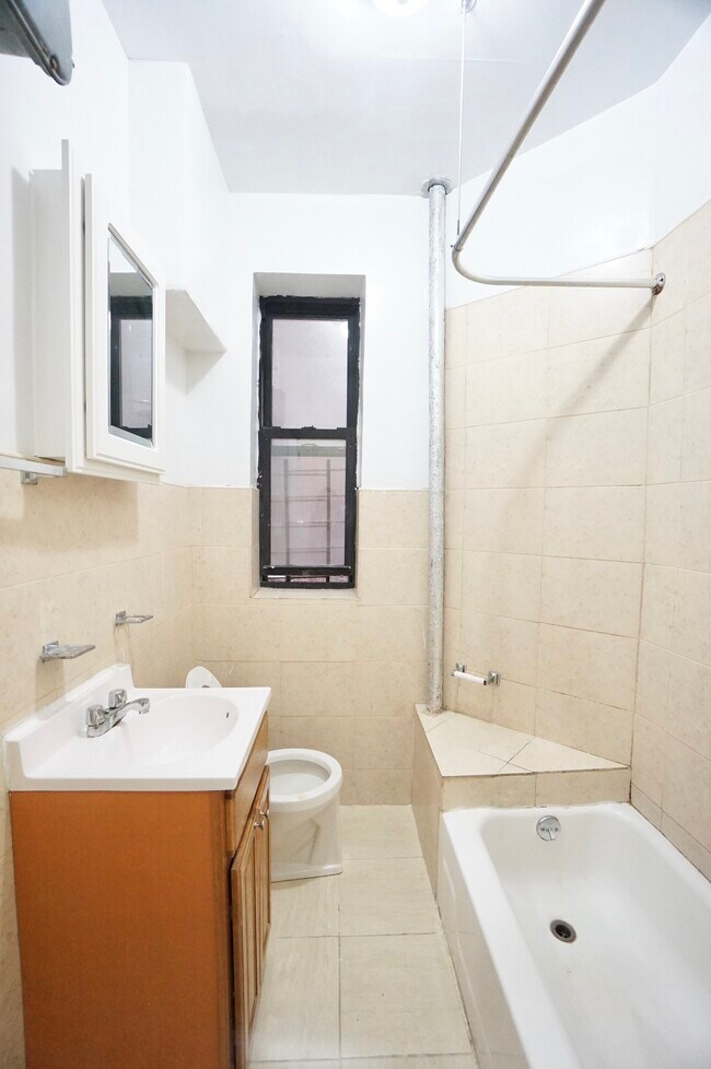 Building Photo - 24 St Nicholas Pl