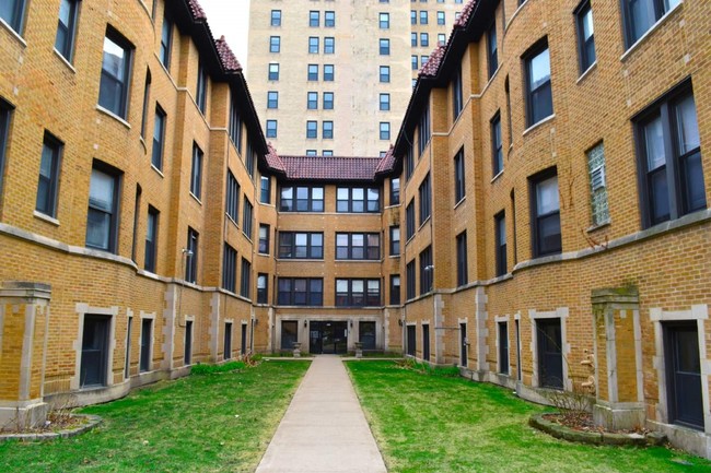 Building Photo - Everett Ave Courtyard Apts