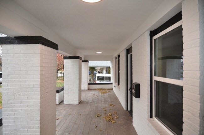 Foto del edificio - AVAILABLE NOW - Charming Fort Worth 4BR Home with Covered Porch, Private Deck & Spacious Layout N...