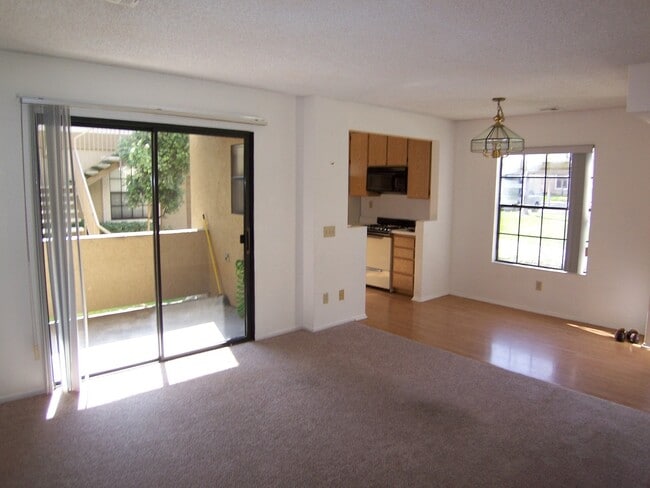 Building Photo - Terrific 2Br/2Ba Condo in Terra Vista II