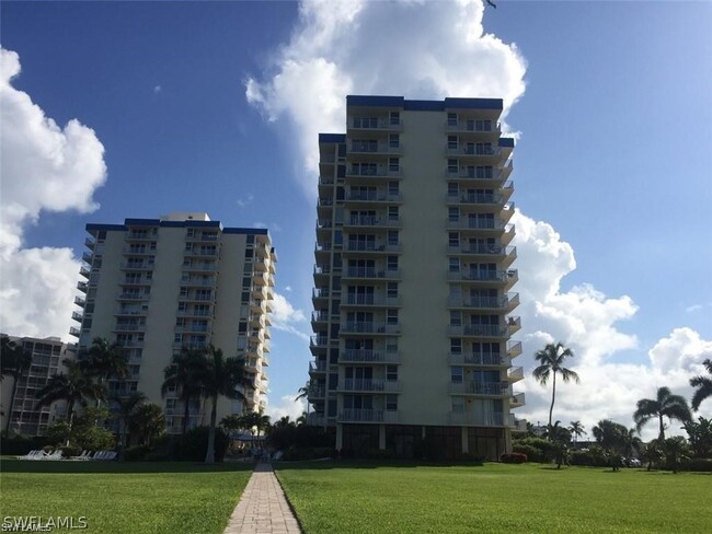 Foto del edificio - 7330 Estero Blvd