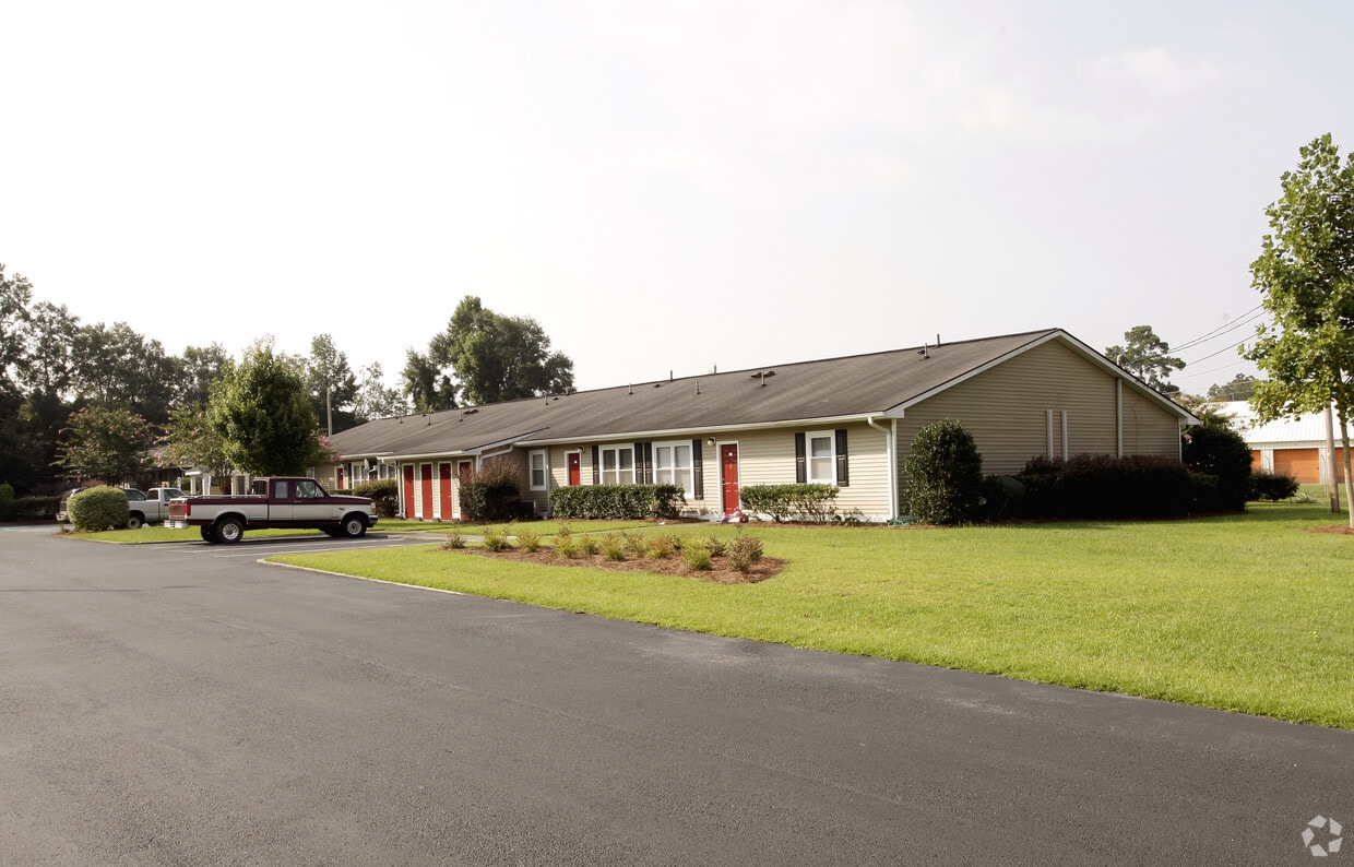 Primary Photo - Wedgewood Apartments