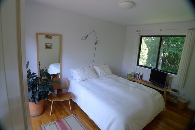 Foto del edificio - 268 Fresh Pond Rd