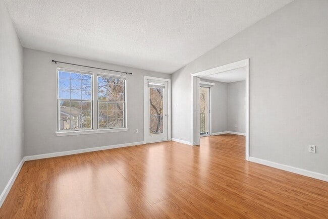 Building Photo - 5 Thoreau Ct