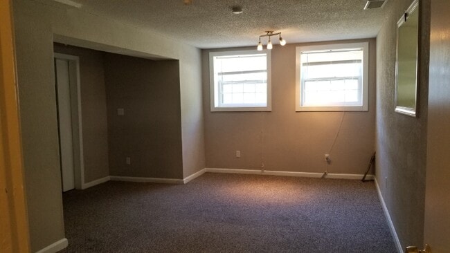 Building Photo - 213 S Brittany Dr