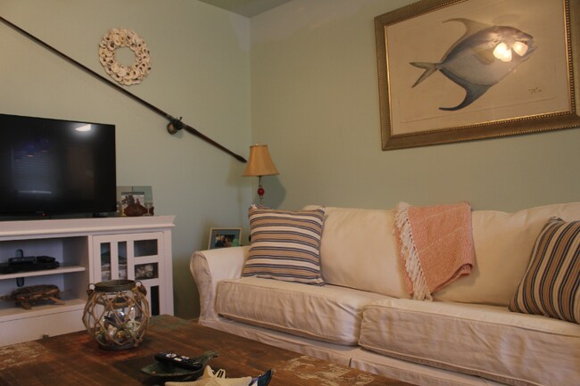 Building Photo - 88 Hutchinson St