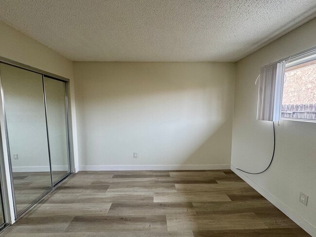 Foto del edificio - Beautifully Renovated 2 Bed / 1 Bath Apartment for Rent in Los Alamitos!