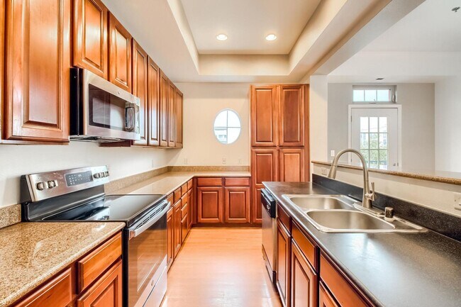 Building Photo - 2 Bedroom condo in Denver