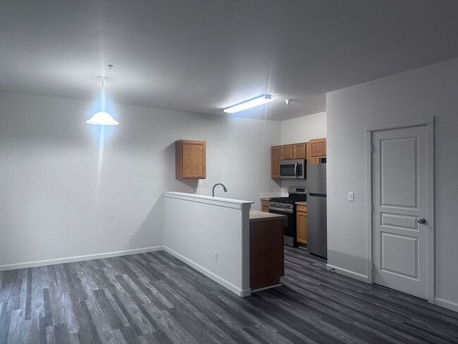 Building Photo - Newly Updated 3 Bedroom Available 12/1