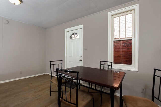 Foto del edificio - 4 bedroom in South Side