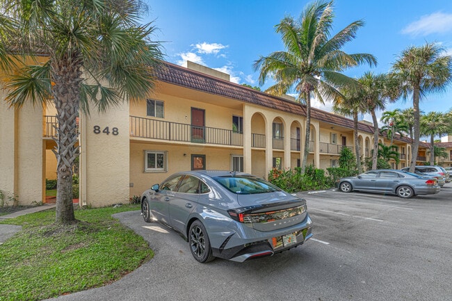 Foto del edificio - 848 SW 9th St Cir