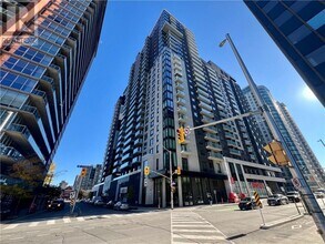 Building Photo - 180 George St