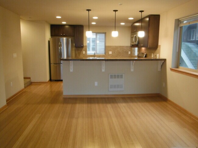 Foto del edificio - 4218A 7th Ave NE