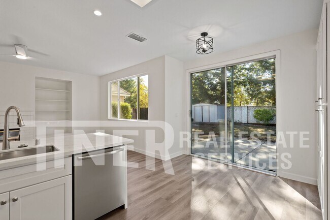 Building Photo - Updated 3 Bedroom Folsom Home