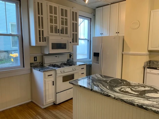 Building Photo - 620 N College Ave