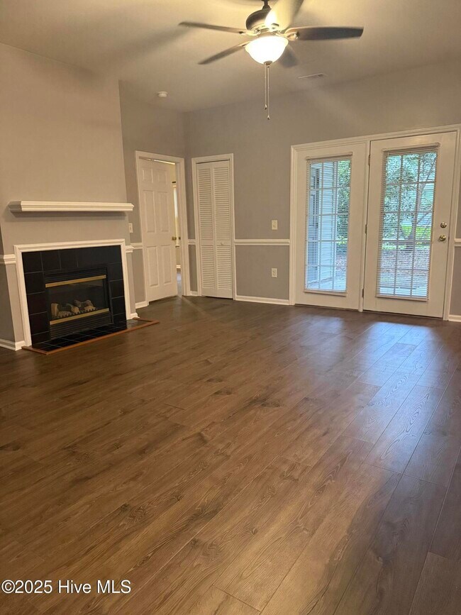 Foto del edificio - 2221 Locksley Woods Dr