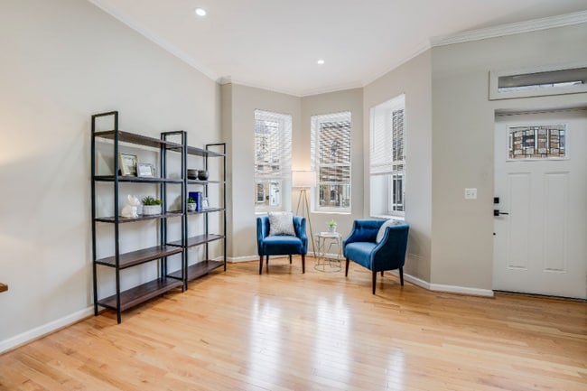 Building Photo - 27 Todd Pl NE