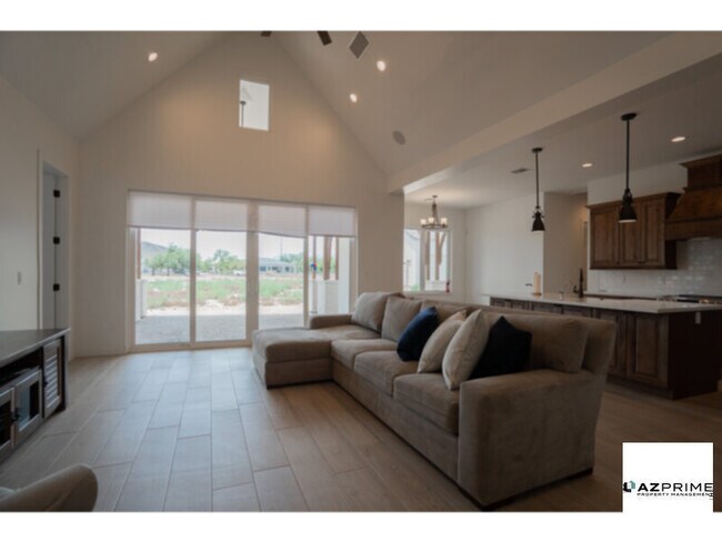 Foto del edificio - Experience the Epitome of Comfort in this Spacious 4/3.5 House Nestled in the Serene Neighborhood of