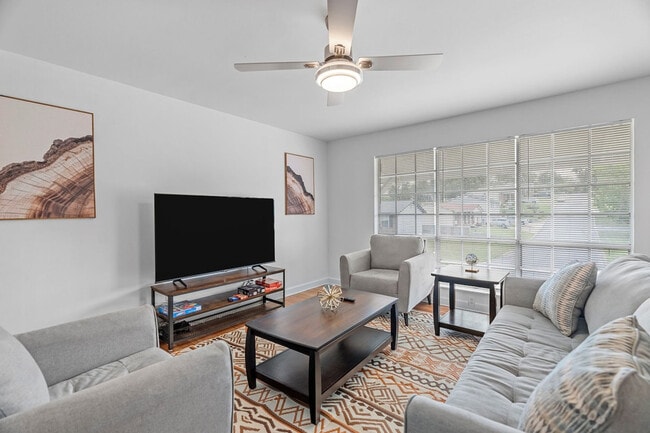 Building Photo - 2751 Tiara Dr
