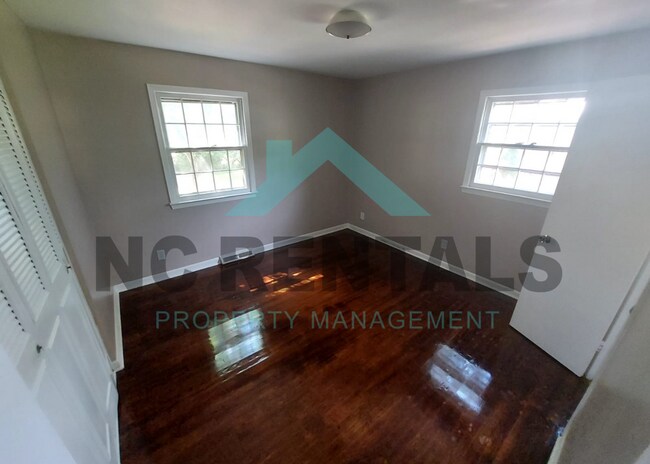 Foto del edificio - 829 Holt Ave