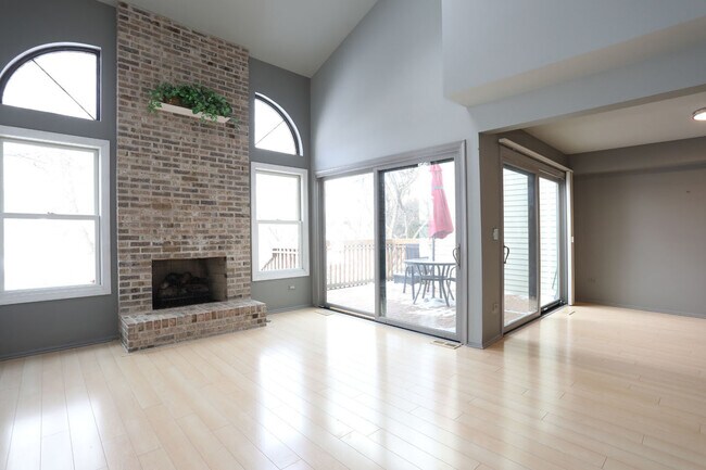 Building Photo - 966 N Auburn Woods Dr