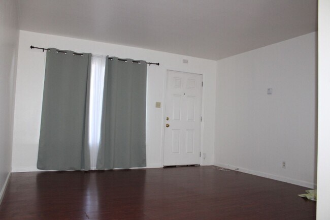 Foto del edificio - 4212 Nevin Ave