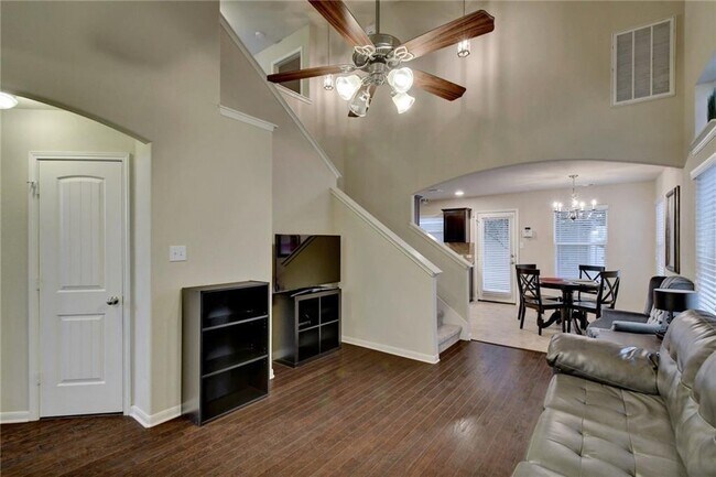Building Photo - 1702 Zilker Dr