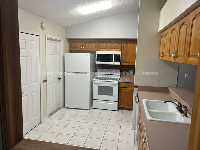 Foto del edificio - 1740 Whipple Dr