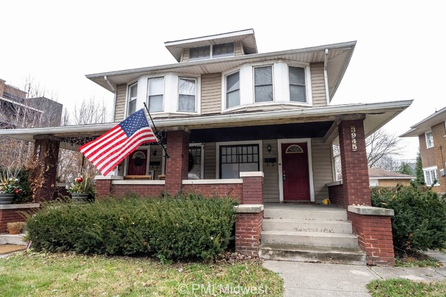 Building Photo - "Charming 3 Bedroom with Hardwood Floors i...