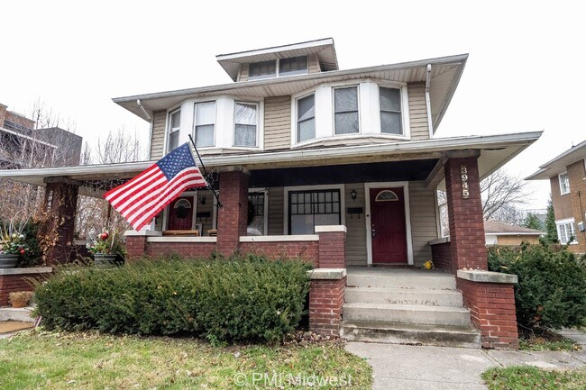 Foto del edificio - "Charming 3 Bedroom with Hardwood Floors i...