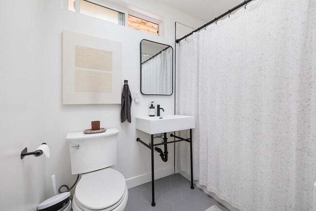 Foto del edificio - 236 Camellia Ln