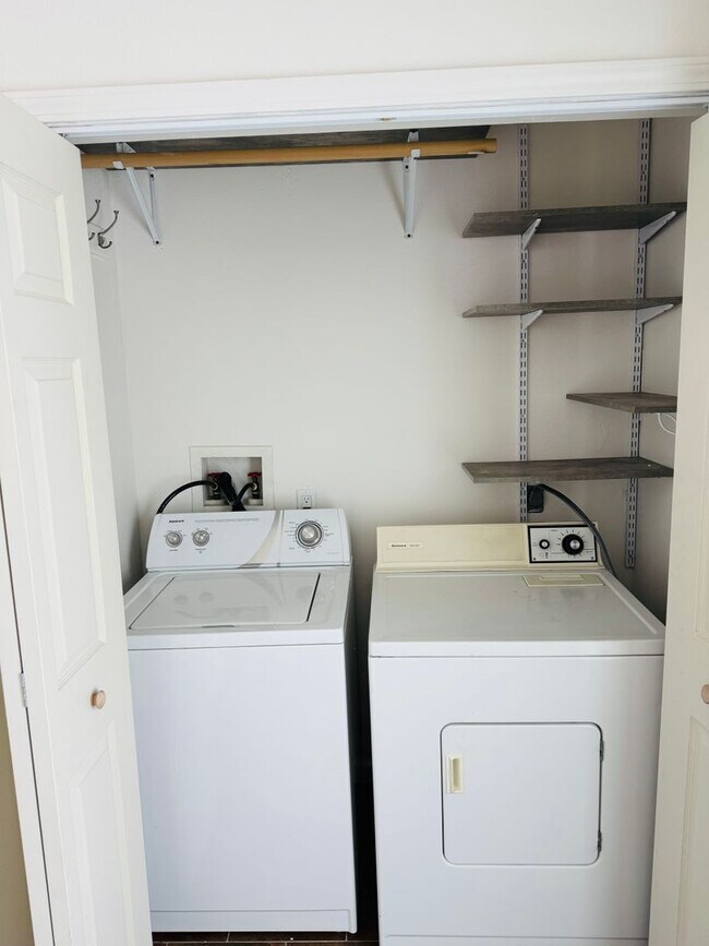 Foto del edificio - 2 bedroom 2 bath cabin close to hiking and biking trails