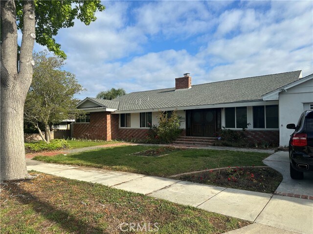 Building Photo - 3025 E Hillcrest Ave
