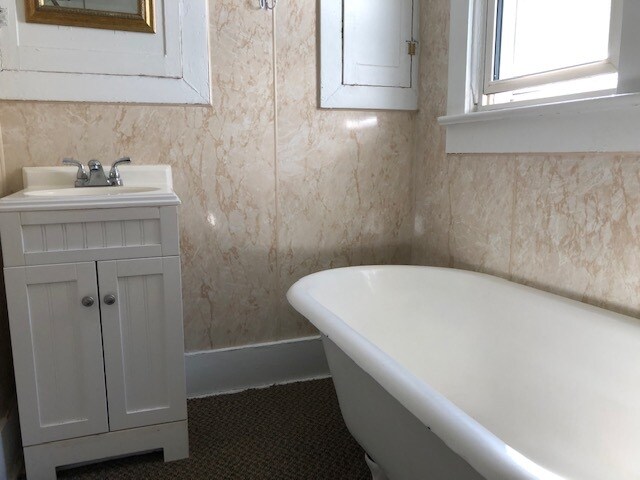 Bath - 906 S Mulberry St