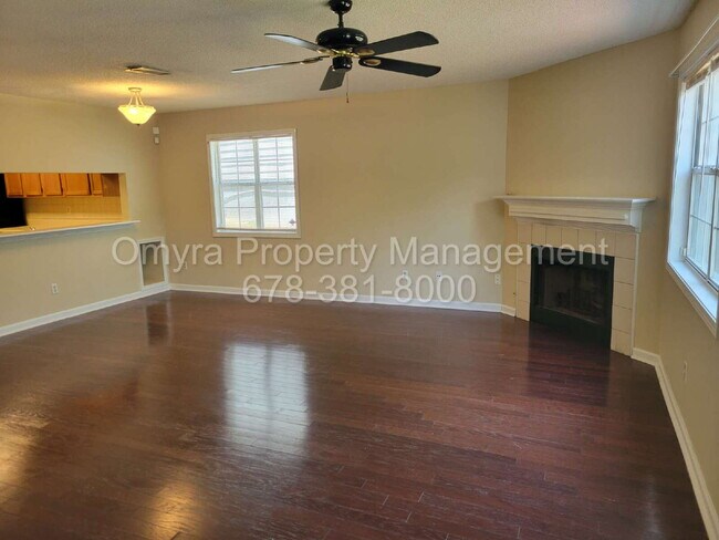 Foto del edificio - Beautiful Kennesaw Home in Great School District with Loft and Sunroom!
