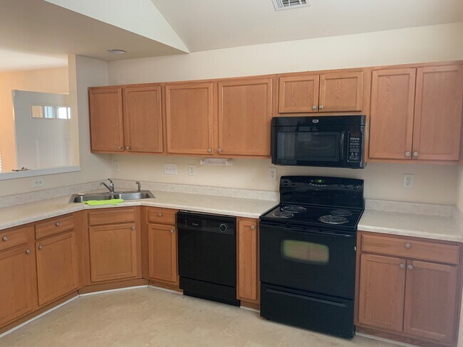 Building Photo - End Unit Townhome located in the Covington...