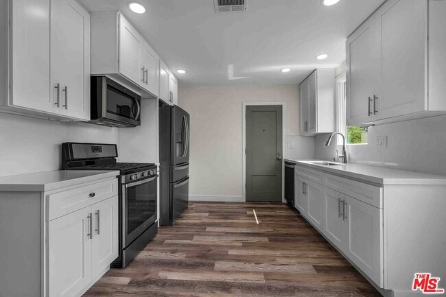 Building Photo - 11575 Riverside Dr