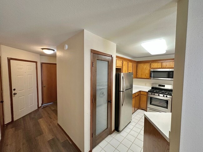 Building Photo - XL 2-bed 2-bath 1-car townhouse near OU