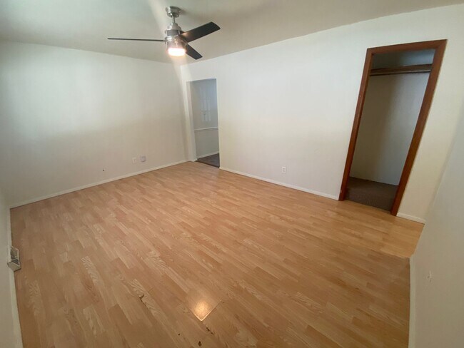 Building Photo - 4 Bedroom, 2 Bath Single Family Home