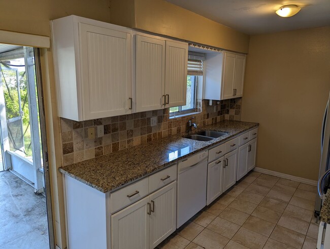 Foto del edificio - Updated 4 Bedroom Home in Seminole