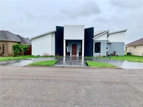 Building Photo - 800 New Orleans Cir