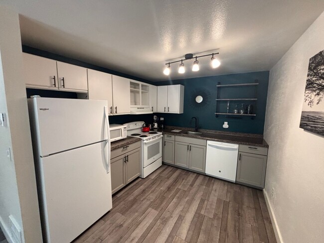 Foto del edificio - Garden-Style Condo in the Heart of Bend!