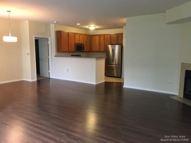 Building Photo - 3244 Primrose Ln