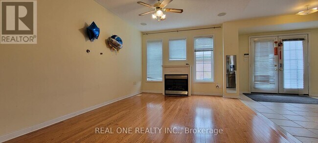 Building Photo - 749 Bur Oak Ave