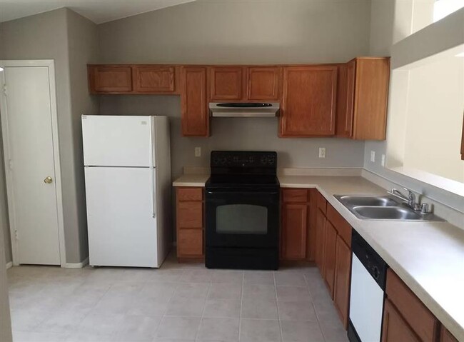 Building Photo - Nice home in nice community. House fully u...