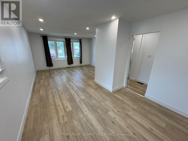 Building Photo - 5 Fairholme Ct
