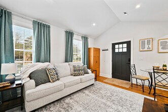 Building Photo - 2215 Cambridge Ave